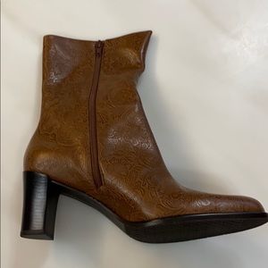 NWOT Tan boots/NEW Never worn